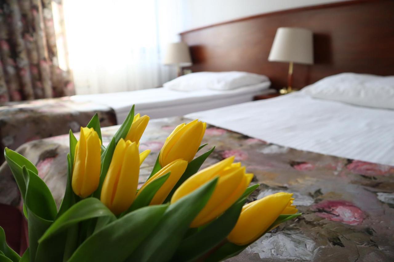 Aparthotel Ekspresja Nakło nad Notecią Eksteriør billede
